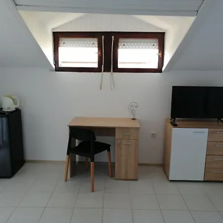 Ianakiev Pensión 3*