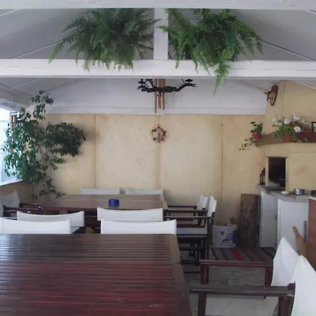 Ianakiev Pensión Chernomorets